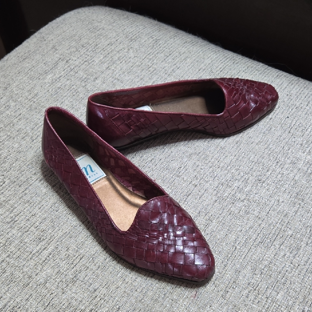 Women's Woven Pointed Flats - Burgundy